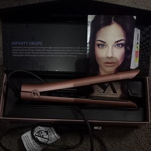 Bionic Pro Cermic flat iron straight ahead